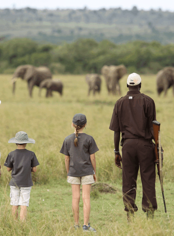 kenya-kichwa-family-walking-masaai